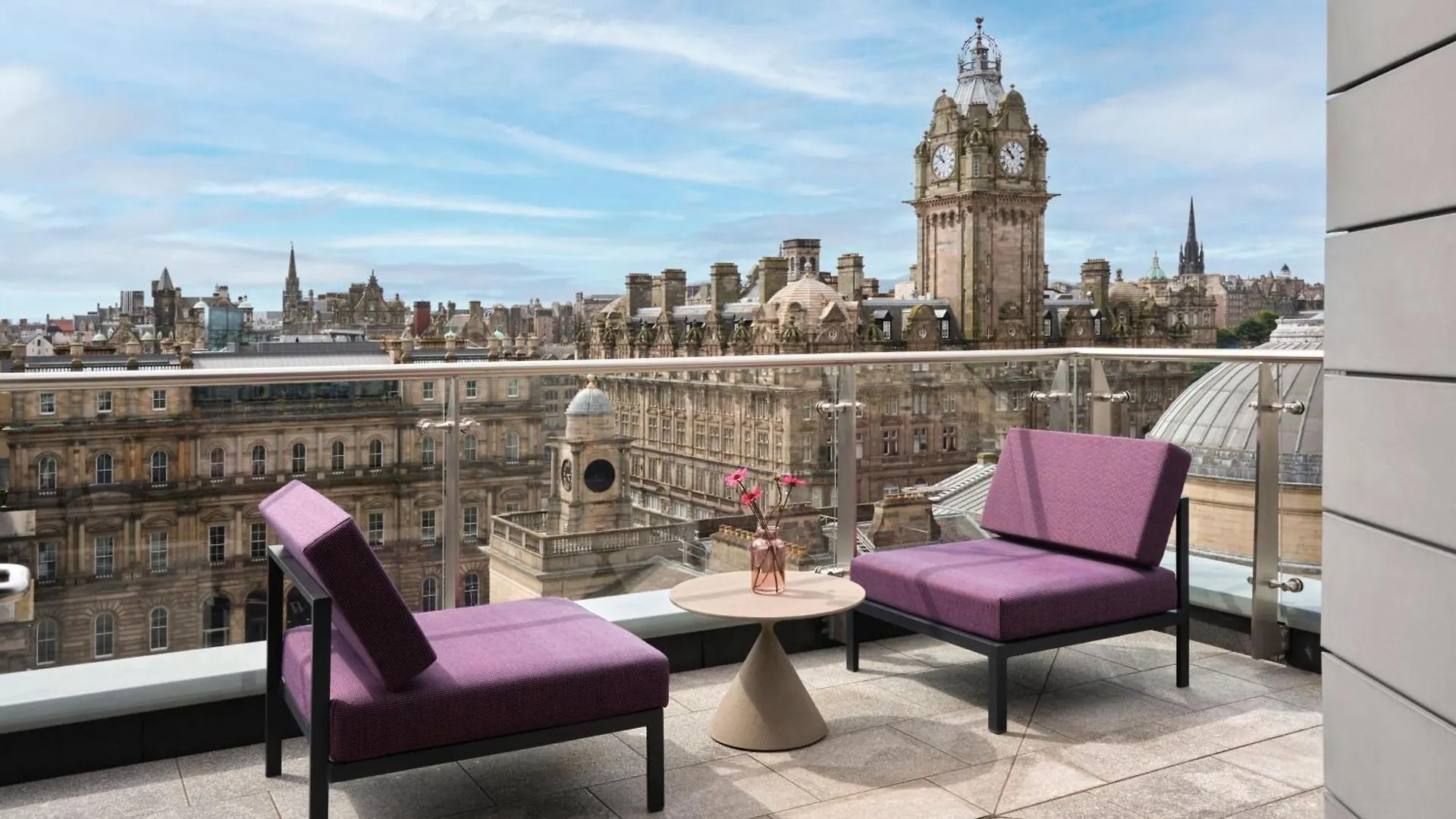 W Edinburgh Hotel