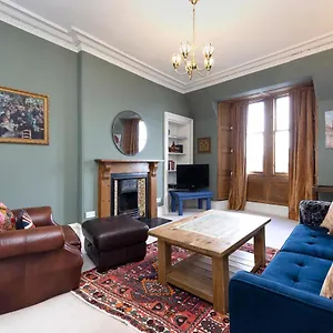 Joivy Old Town 1-bed With Stunning Views Edinburgh
