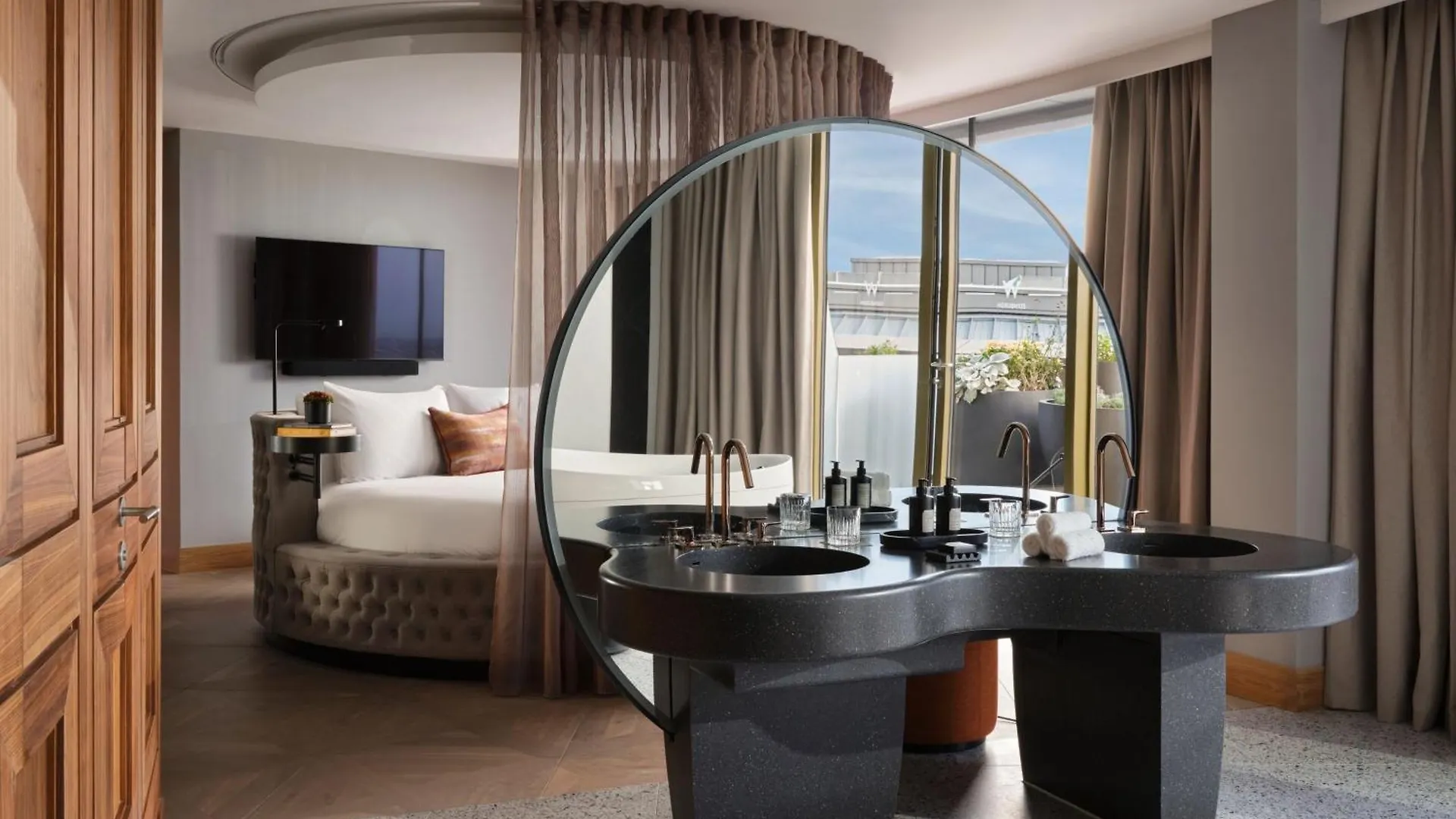 W Edinburgh Hotel
