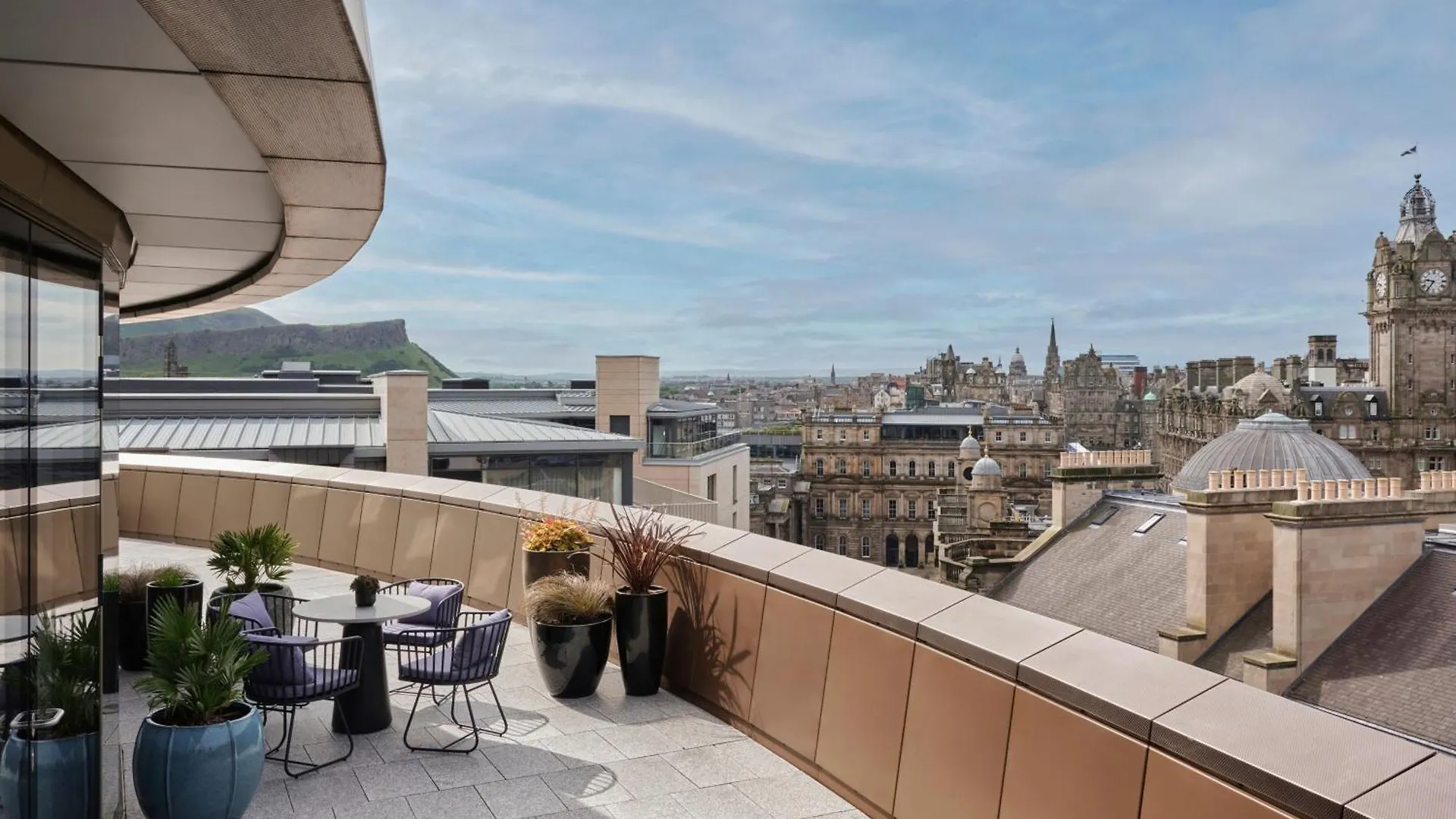 W Edinburgh Hotel