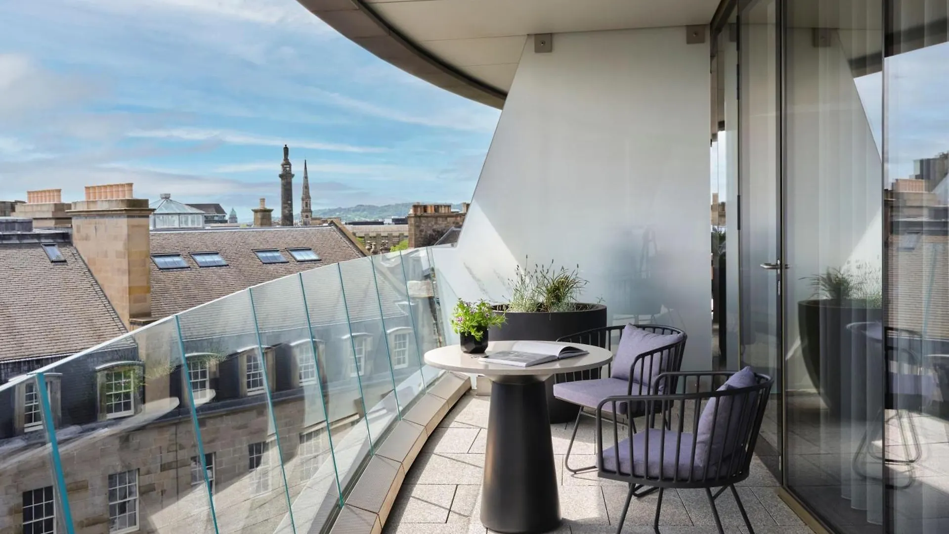 W Edinburgh Hotel