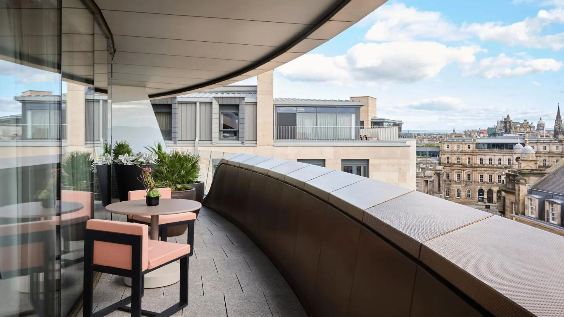W Edinburgh Hotel