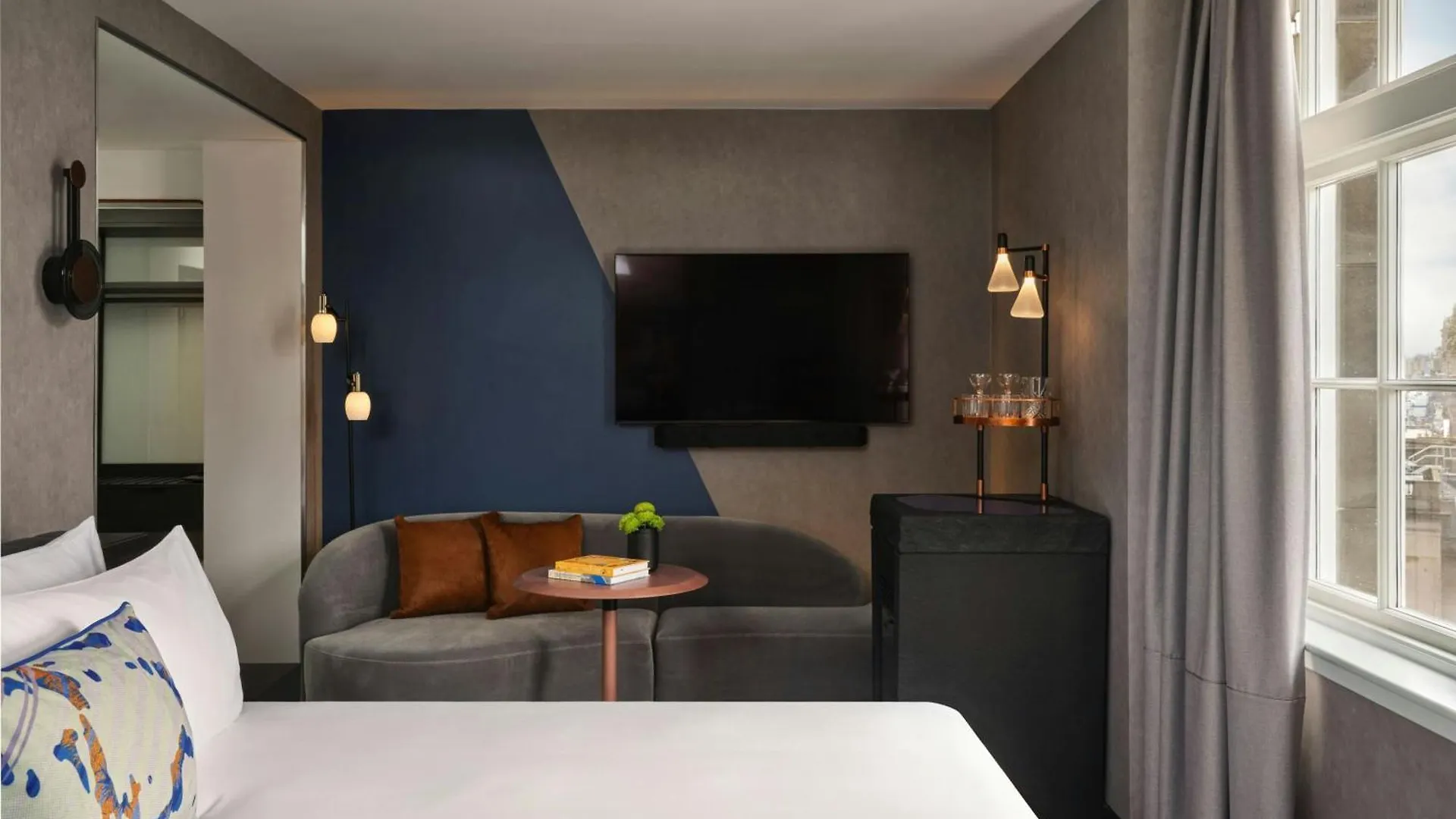 W Edinburgh Hotel 5*,